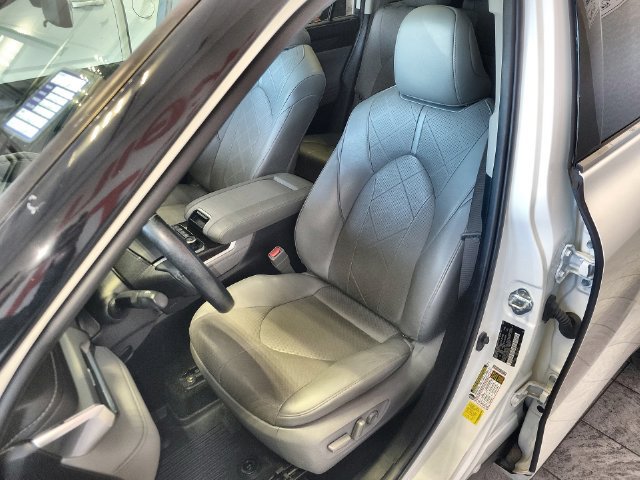 Used 2021 Toyota Highlander Platinum AWD/4WD image 11