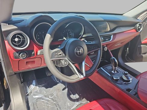 Used 2018 Alfa Romeo Stelvio AWD image 21