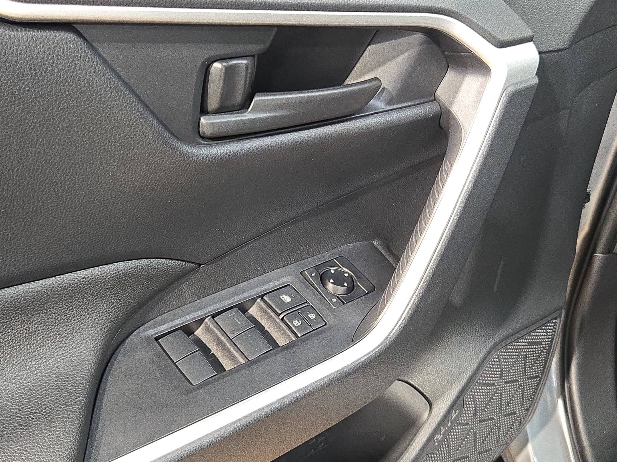 Certified 2025 Toyota RAV4 LE AWD/4WD image 21