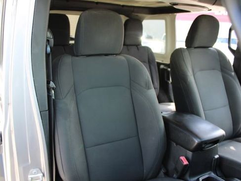 Used 2018 Jeep Wrangler Unlimited Sport S AWD/4WD image 40