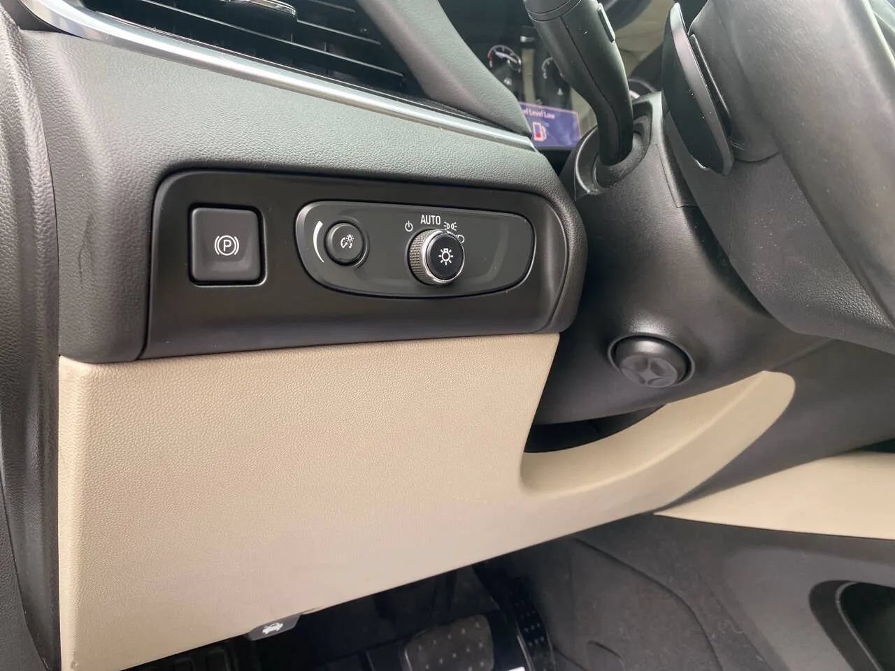 Used 2020 Buick Enclave Premium w/ Sun and Sites Package AWD/4WD image 12