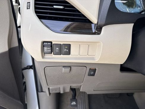 Used 2020 Toyota Sienna XLE w/ XLE Navigation Package FWD image 56