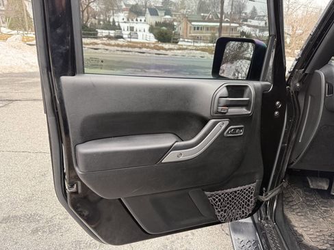 Used 2017 Jeep Wrangler Unlimited Sahara w/ Connectivity Group image 14