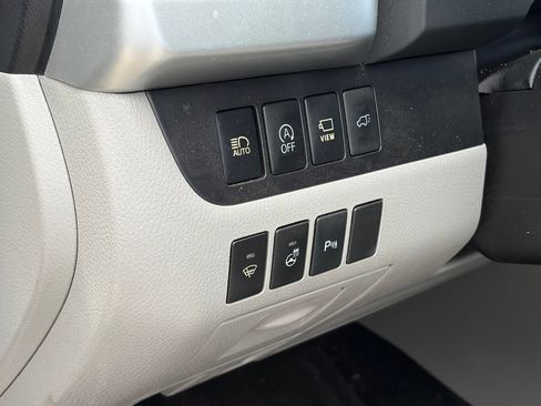 Used 2017 Toyota Highlander Limited Platinum FWD image 8