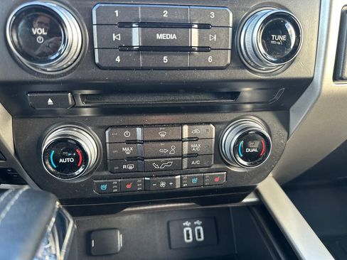Used 2016 Ford F150 Lariat w/ Equipment Group 502A Luxury AWD/4WD image 18