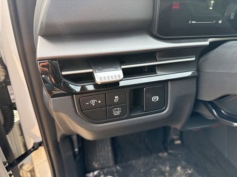 New 2026 Kia Sportage LX FWD image 24