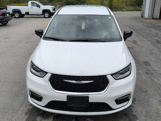 Used 2024 Chrysler Pacifica Touring-L FWD image 22