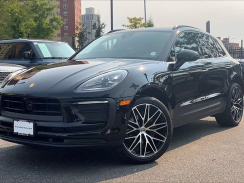Used 2024 Porsche Macan AWD/4WD image 1