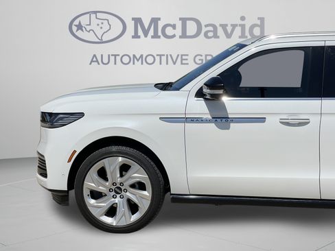 Certified 2025 Lincoln Navigator Reserve AWD/4WD image 29