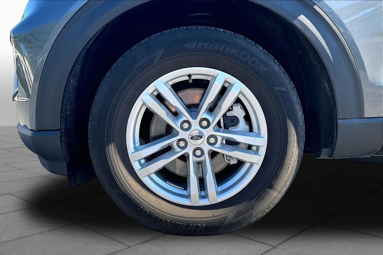 Used 2023 Ford Explorer XLT RWD image 11
