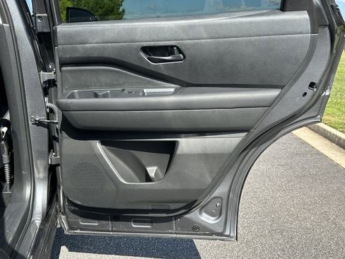 Certified 2025 Nissan Pathfinder SV FWD image 18
