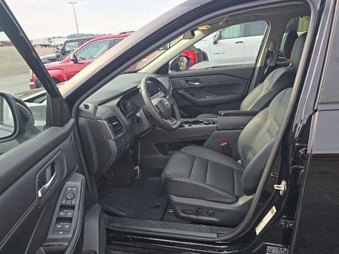 Certified 2025 Nissan Rogue SV w/ SV Premium Package AWD/4WD image 8