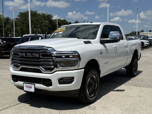 Used 2026 RAM 2500 Laramie AWD/4WD image 10