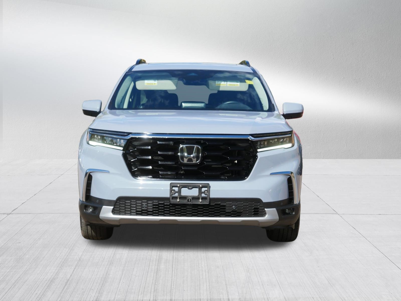 Used 2024 Honda Pilot Touring image 2