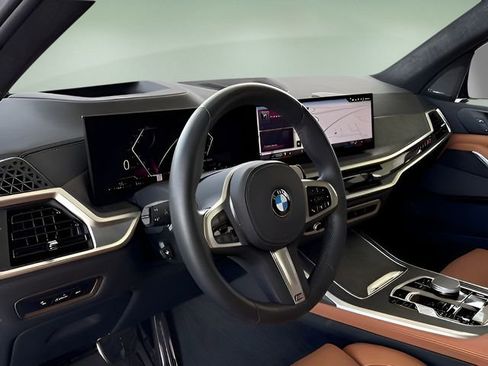 Used 2025 BMW X7 xDrive40i w/ M Sport Package AWD/4WD image 16