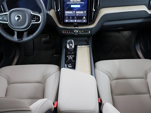 New 2026 Volvo XC60 B5 Core w/ Protection Package Premier image 24