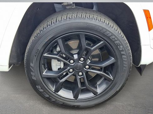 Used 2023 Jeep Grand Cherokee 30th Anniversary image 8