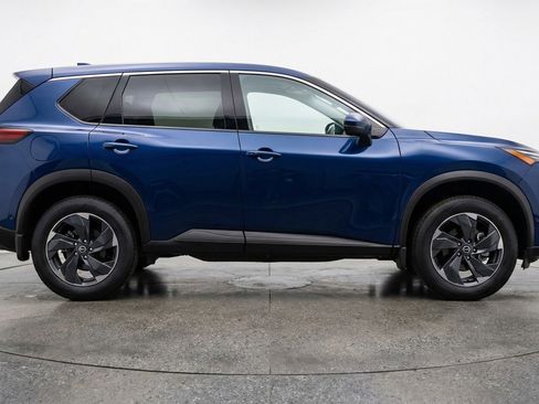 Used 2025 Nissan Rogue SV AWD/4WD image 11