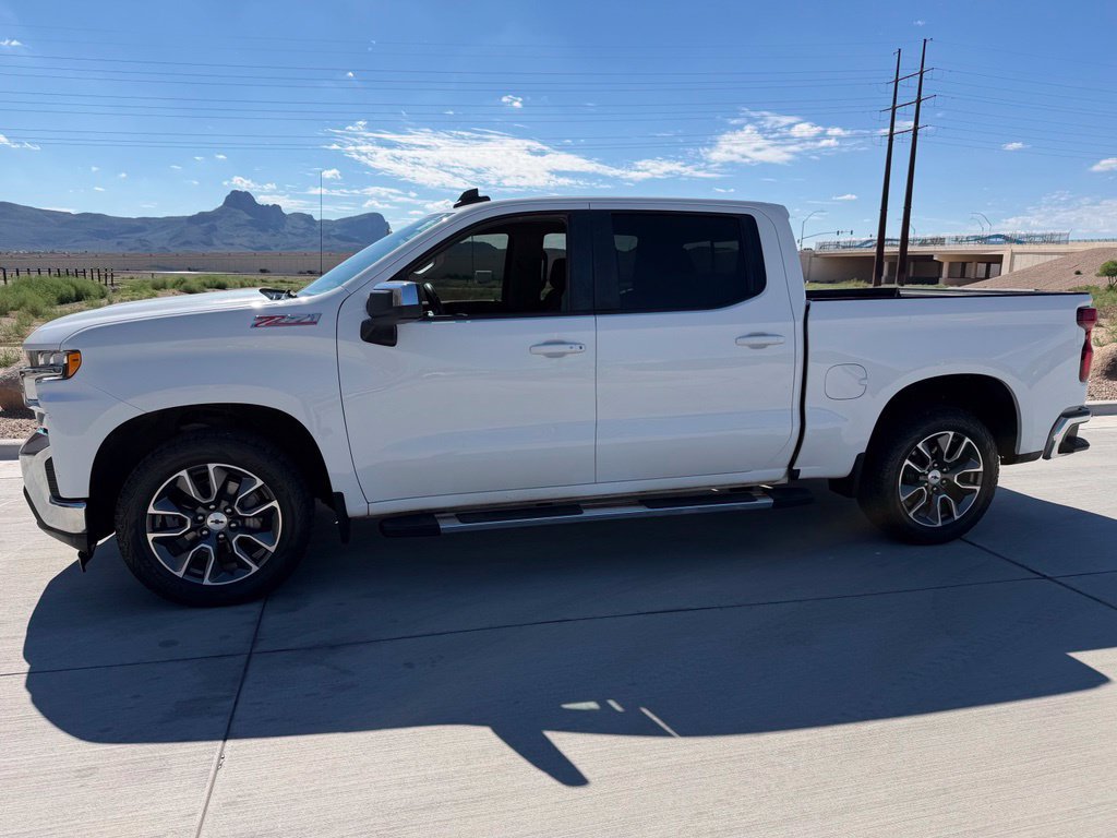 Used 2022 Chevrolet Silverado 1500 LT AWD/4WD image 4