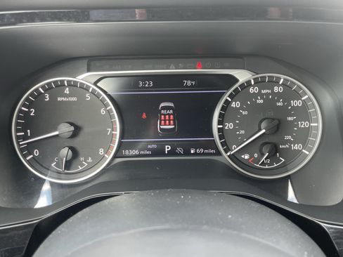 Used 2025 Nissan Pathfinder SL AWD/4WD image 21