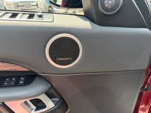 Used 2017 Land Rover Discovery HSE AWD/4WD image 16