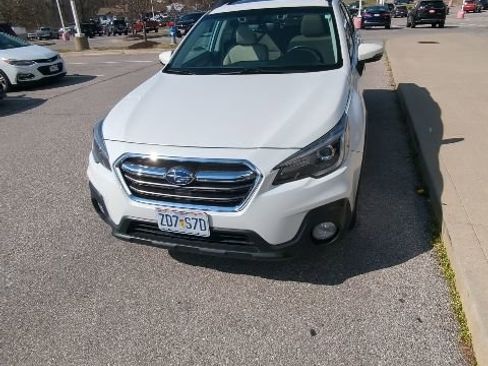 Used 2018 Subaru Outback 2.5i Limited image 3