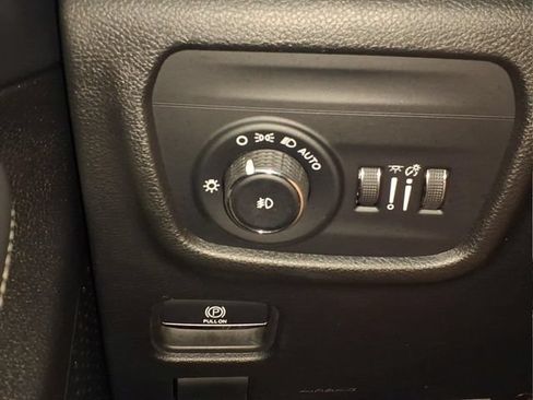 Used 2023 Jeep Grand Cherokee L Limited AWD/4WD image 29