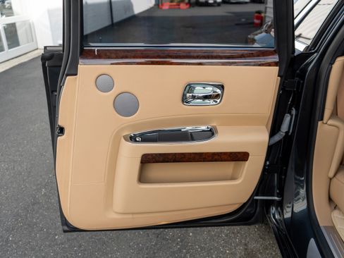 Used 2014 Rolls-Royce Ghost image 35