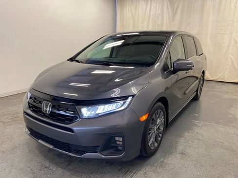 Certified 2025 Honda Odyssey Touring image 3