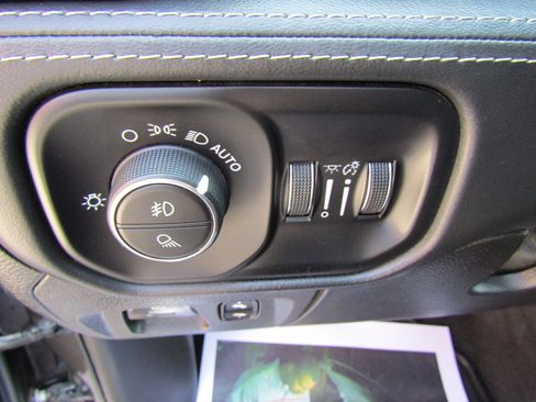 Used 2021 RAM 1500 Limited w/ Body Color Bumper Group image 26