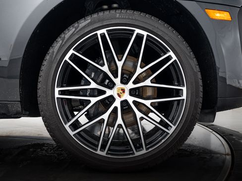 Certified 2023 Porsche Macan AWD/4WD image 11