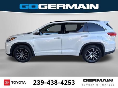 Used 2018 Toyota Highlander SE image 2
