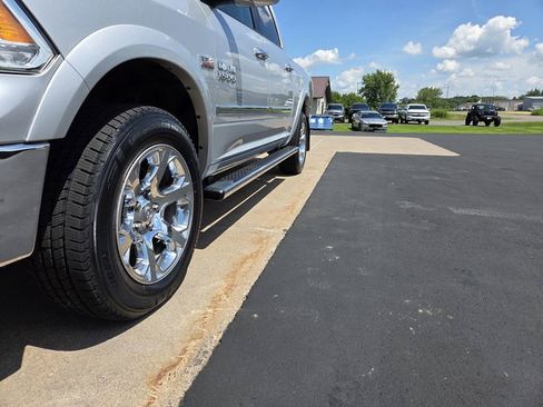 Used 2017 RAM 1500 Laramie w/ Convenience Group AWD/4WD image 8