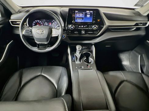 Used 2021 Toyota Highlander XLE FWD image 29