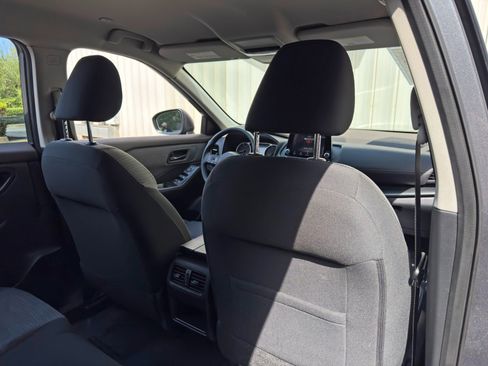 Used 2022 Nissan Rogue S FWD image 28