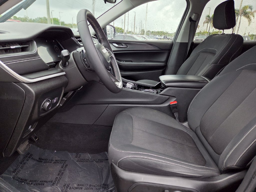 Used 2023 Jeep Grand Cherokee L Laredo AWD/4WD image 30