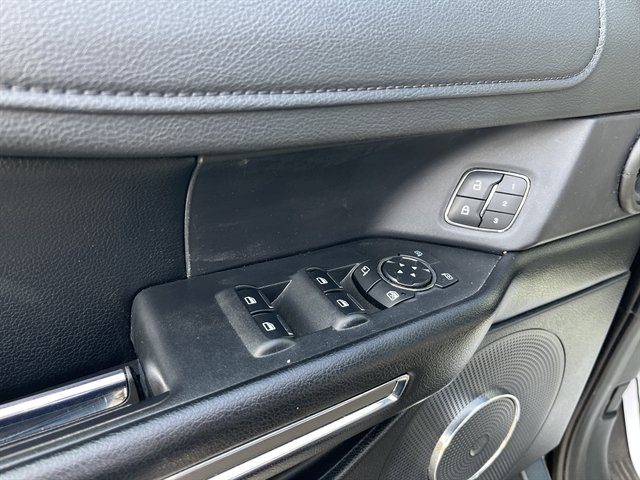 Used 2020 Ford Expedition XLT w/ Equipment Group 202A AWD/4WD image 19
