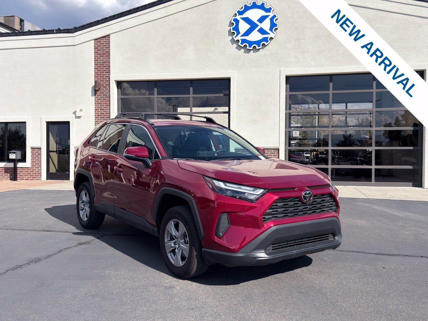Used 2025 Toyota RAV4 XLE FWD image 1