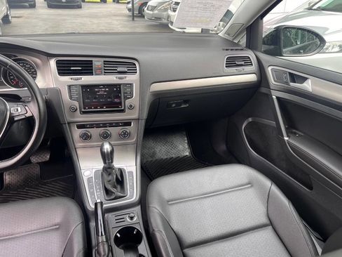 Used 2016 Volkswagen Golf SE image 10