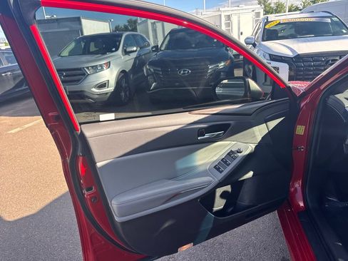 Used 2021 Toyota Avalon XLE w/ Moonroof Package FWD image 21