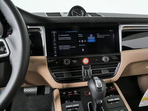 Certified 2026 Porsche Macan AWD/4WD image 13
