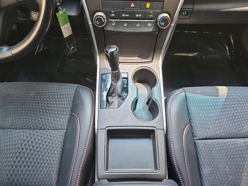 Used 2015 Toyota Camry SE FWD image 29