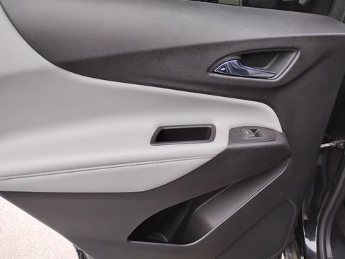 Used 2018 Chevrolet Equinox Premier image 15