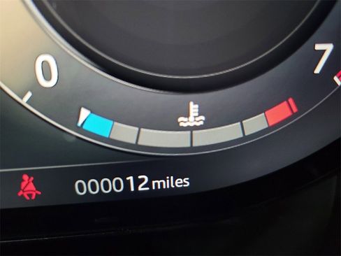 New 2025 Land Rover Range Rover Sport SE image 18