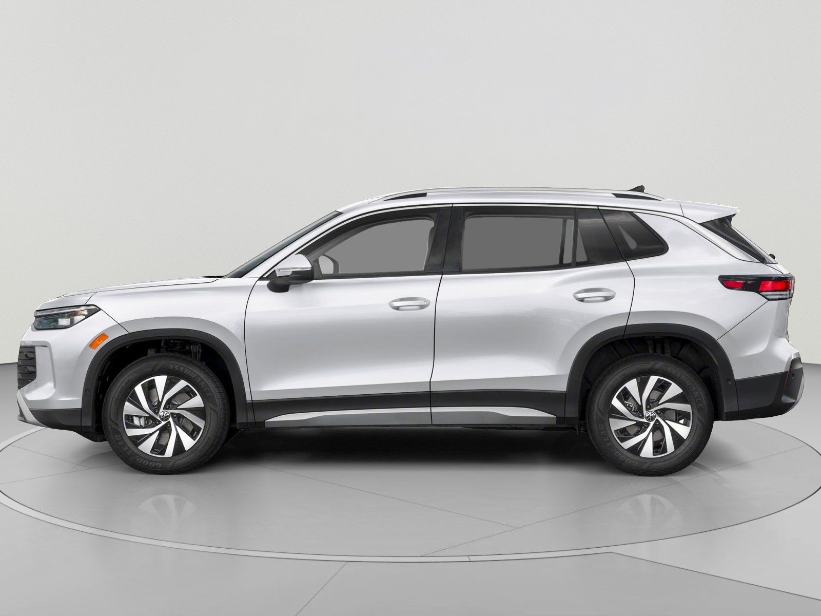 Used 2026 Volkswagen Tiguan S FWD image 3