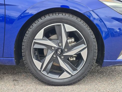 Used 2023 Hyundai Elantra Limited w/ Preferred Accessory Package FWD image 18