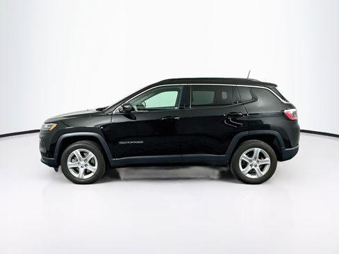 Used 2023 Jeep Compass Latitude w/ Convenience Group AWD/4WD image 4