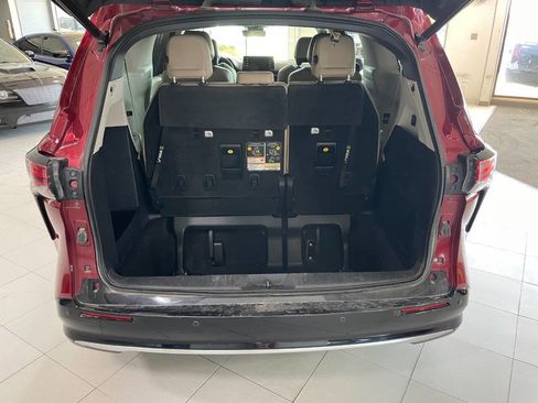 Used 2021 Toyota Sienna Limited image 7