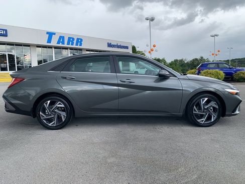 New 2025 Hyundai Elantra Limited image 3