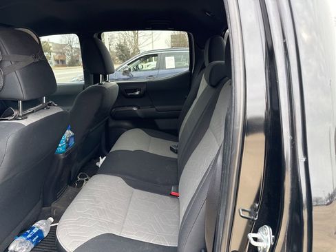 Used 2022 Toyota Tacoma TRD Sport image 19